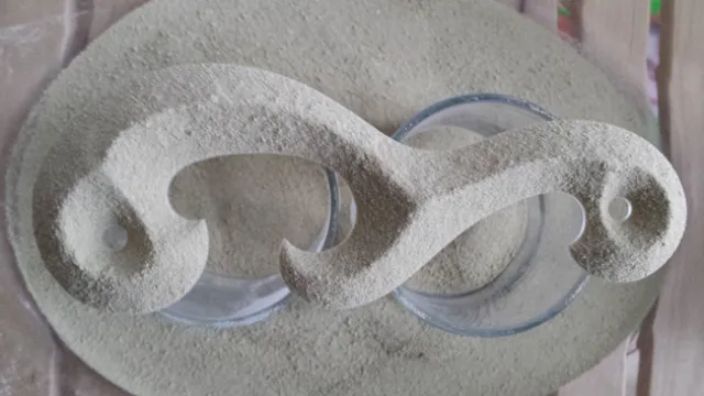 Géométrie des tas de sable : surfaces et squelette | Tangente