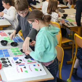 Jouer en cours de mathématiques