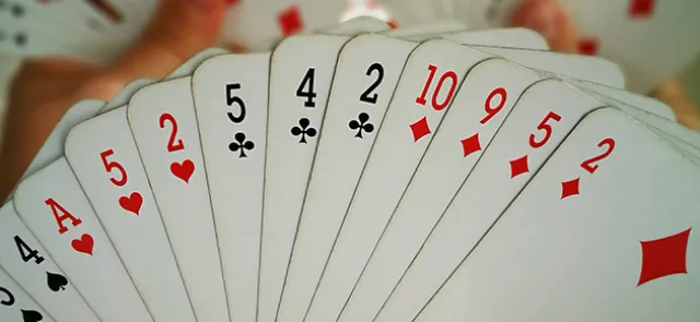 Bridge : maniements de couleurs et probabilites | Tangente